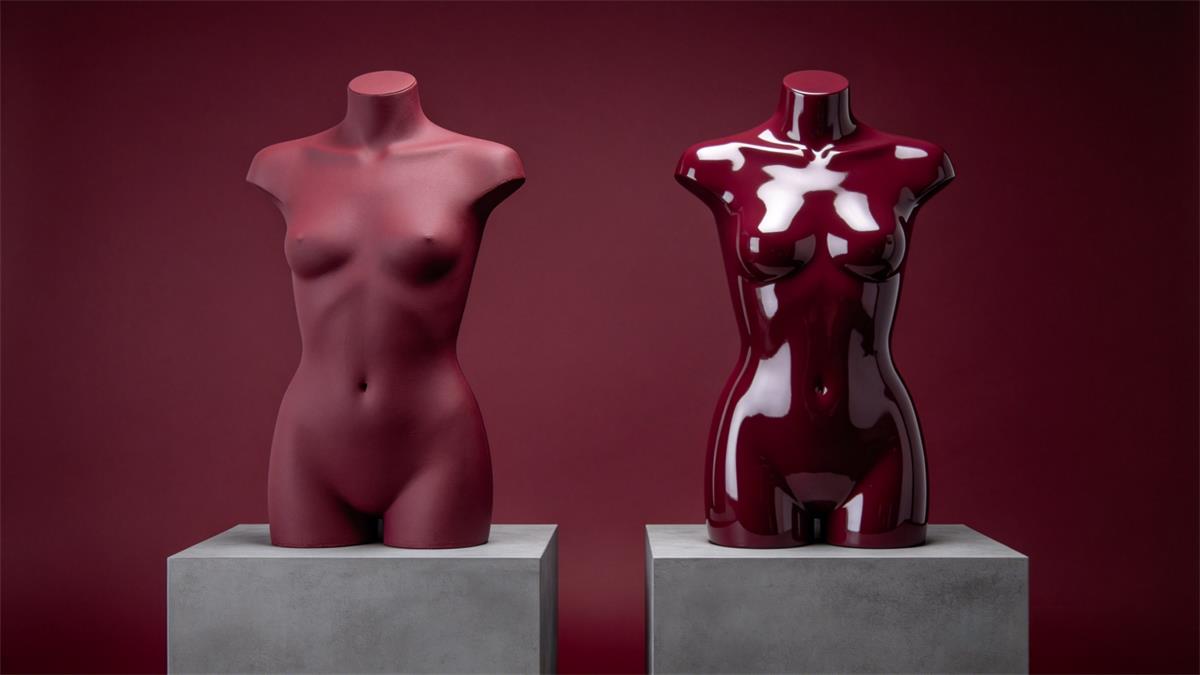 Matte and gloss mannequin finishes compared against the same window color palette Matte and gloss mannequin finishes compared against the same window color palette